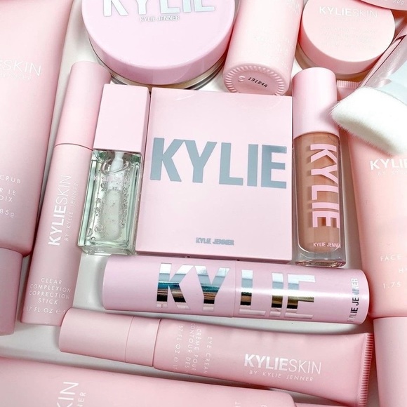 Pressed Blush Powder By Kylie Cosmetics - Picture 3 of 3